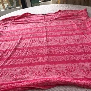 Kismet exl pink tshirt with decorative lace. Round neckline new or like new